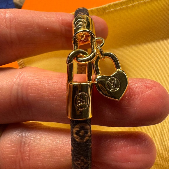New Heart Charm Canvas-Leather Bracelet Gold Hardware Box &  Dust Bag Included - Picture 4 of 16